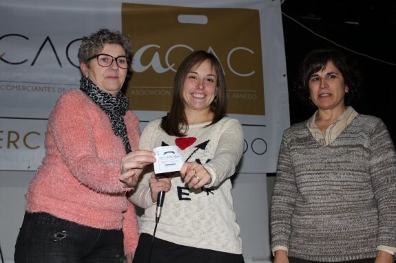 La ganadora recibió su premio en la fiesta infantil de Sendero. 