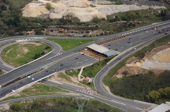 El rescate de las autopistas de peaje, atascado 'sine die' ¿Extender los peajes a más autopistas?