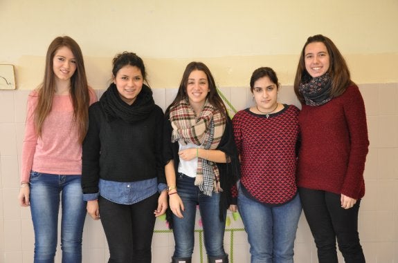 Un hospital de muñecos y juguetes rotos