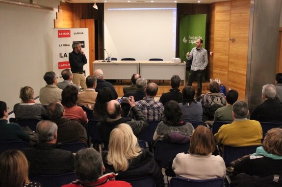 La charla-proyección fue en el centro cultural Caja Rioja. :: e.p.