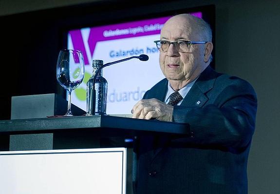 Eduardo Gómez recibió el Galardón Honorífico en la primera edición de los Premios. 