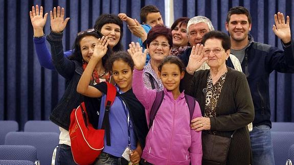 Niños y familias que participaron en el programa solidario. 