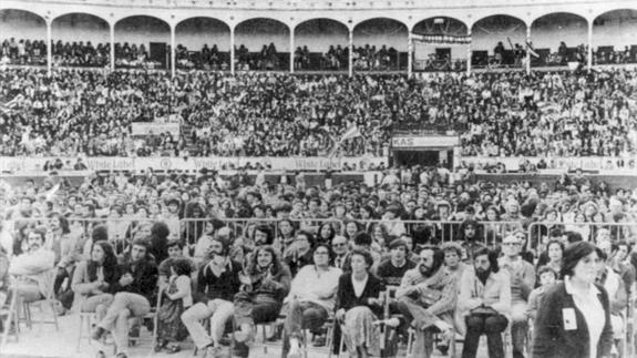 Diez mil espectadores. se reunieron en la plaza de toros en su honor.