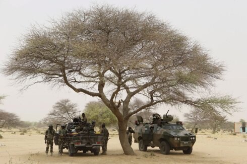 Fuerzas especiales que combaten a Boko Haram descansan en la ciudad de Diffa, cerca de Nigeria. :: joe penney / reuters