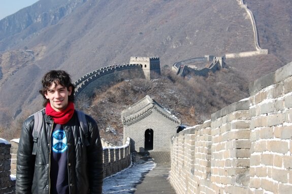 El riojano Pedro Berzal, en uno de los tramos de la muralla china. :: l.r.