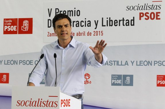 Pedro Sánchez, durante el acto de precampaña electoral del PSOE en el que participó, ayer, en Zamora. :: Mariam A. Montesinos / efe