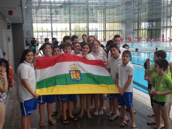 Imagen de los nadadores del Iregua-Villamediana. :: L.r.
