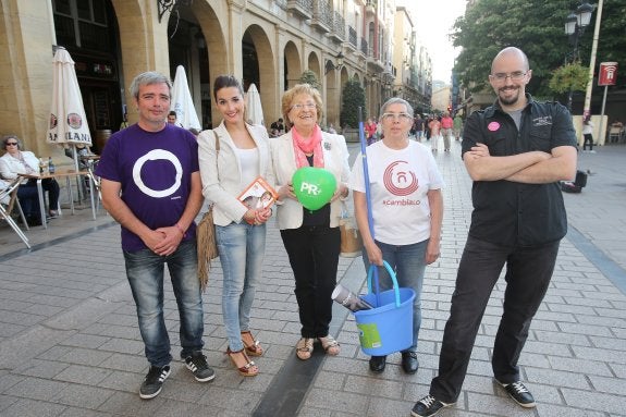 Diario LA RIOJA reunió el pasado lunes a una serie de voluntarios y colaboradores de distintos partidos en estas elecciones. :: juan marín