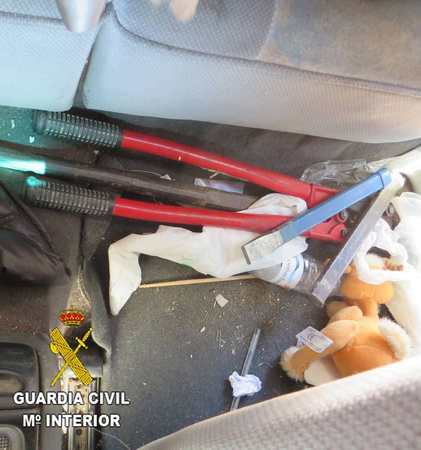 Material interceptado en el vehículo de uno de los detenidos. 