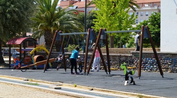 Juegos infantiles del parque de la Era Alta. :: i. álvarez.