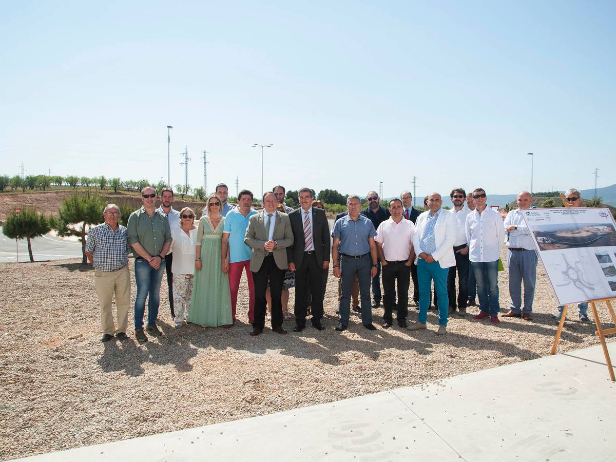 Multitudinaria presentación de la rotonda arnedana. 