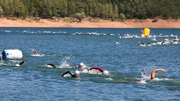 Solidaridad con Proyecto Hombre en el VI Triatlón de El Rasillo