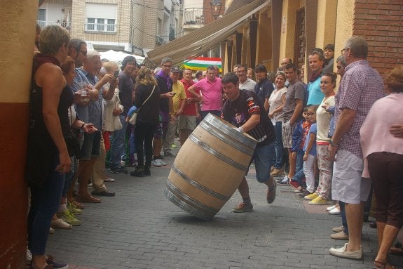 Emocionante concurso de 'redonchar' barricas. :: j.r.f.