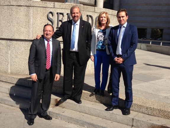 Pedro Sanz, Javier Pagola, Francisca Mendiola y Daniel Osés, ayer, después de la última sesión en el Senado. :: l.r.