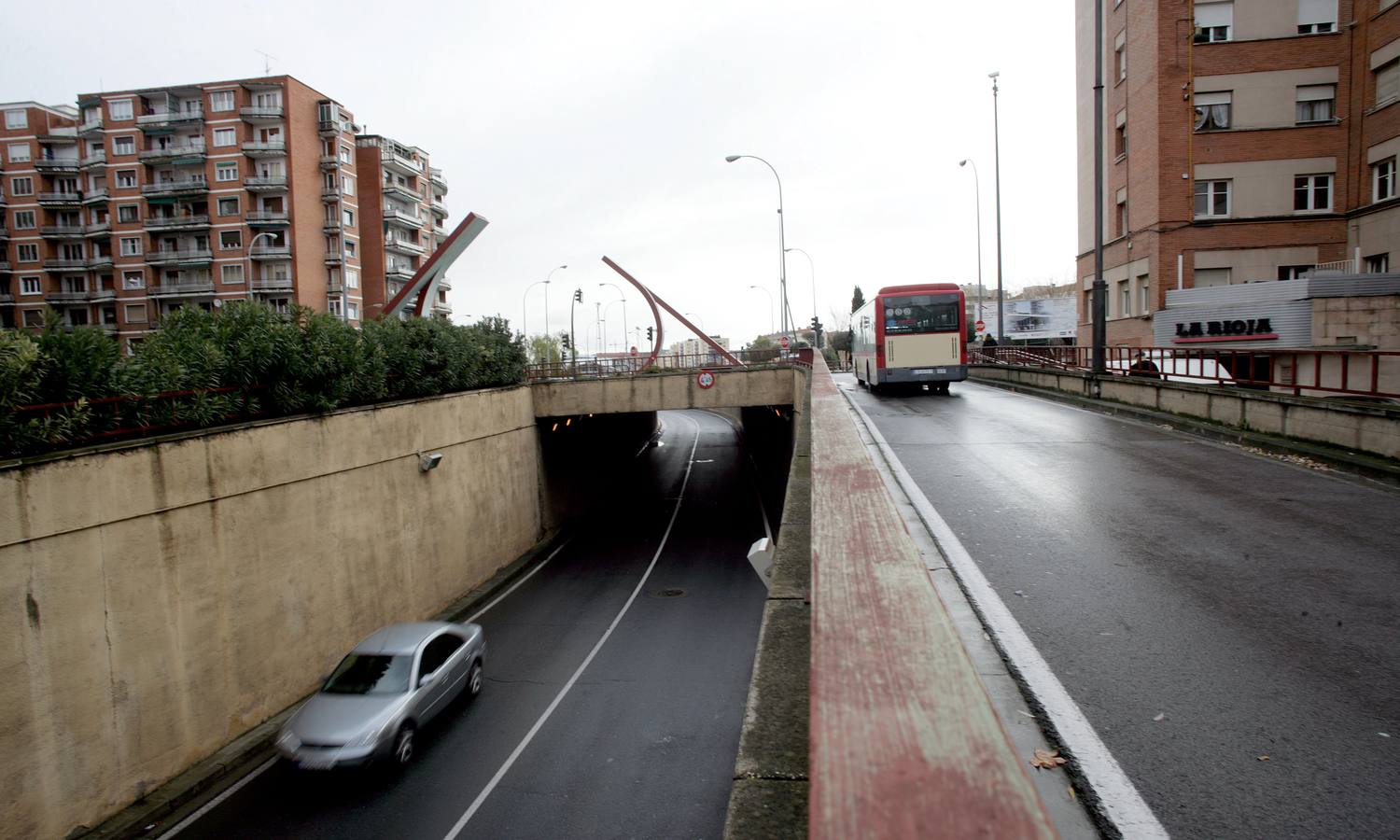 El túnel visto desde Duques de Nájera. 