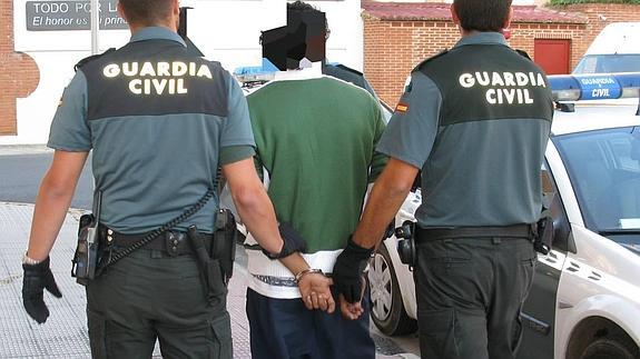 Momento de la detención del presunto ladrón. 