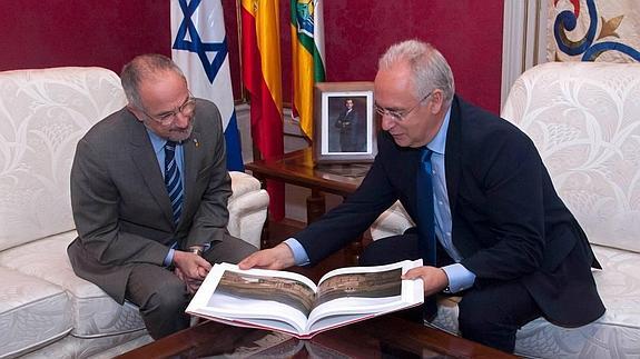 Daniel Kutner (iz.) junto a José Ignacio Ceniceros. 