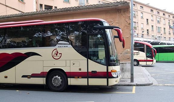 Autobuses de la empresa Jiménez en la estación de Logroño. 