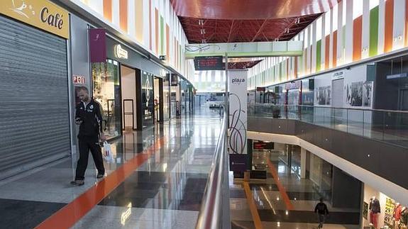 El CC. Plaza Imperial se convertirá en un gran outlet. | M. Santonja