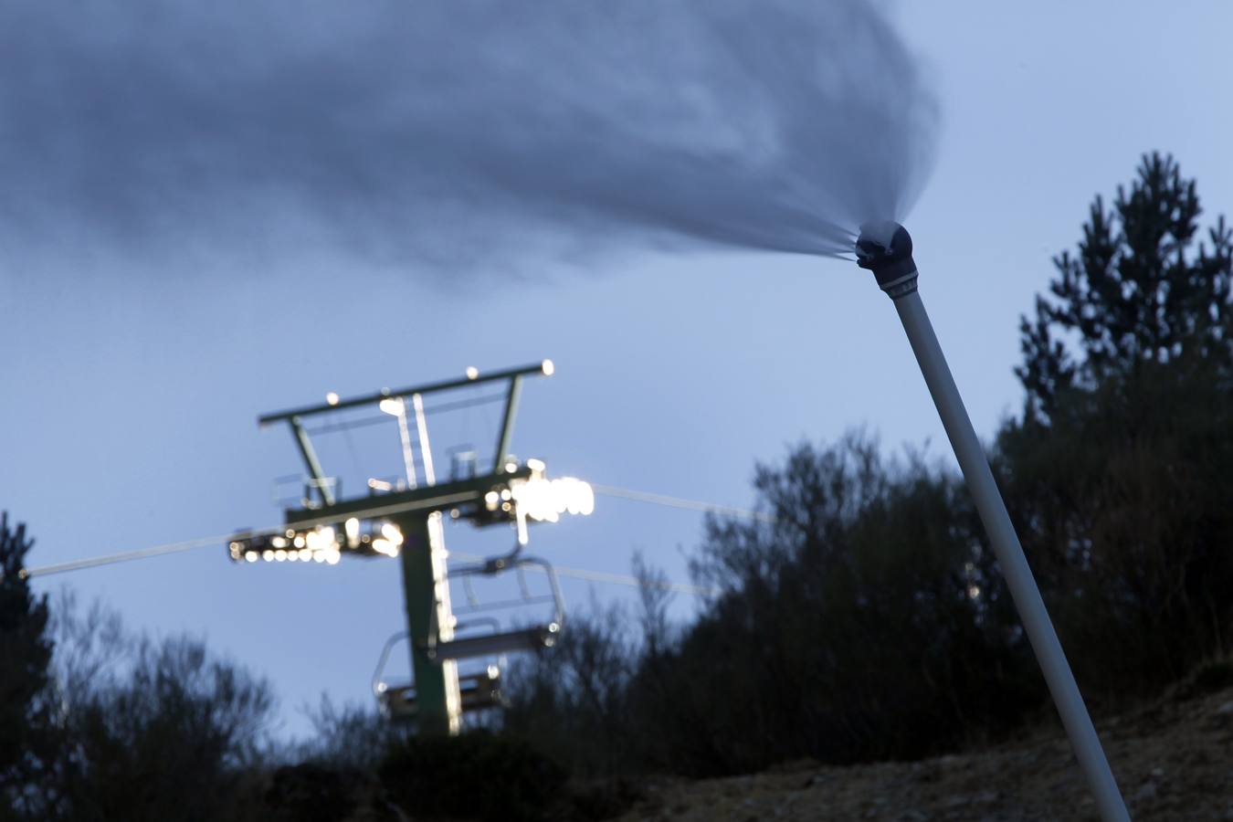 Un cañón de fabricación de nieve. 