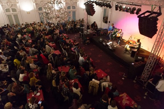 Clase de inglés y lección de folk y pop de Jacobo Serra