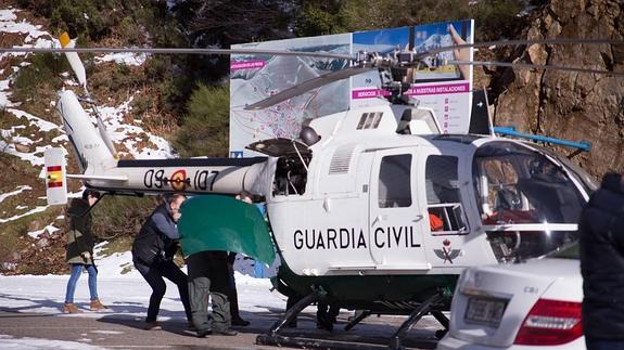 Servicios de salvamento en helicóptero. 