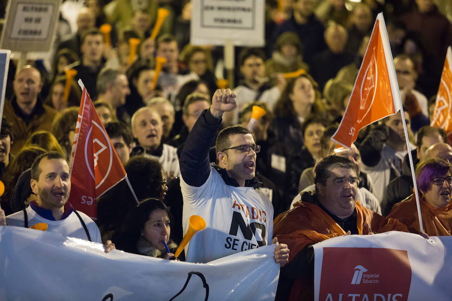 Protestas en la calle contra el cierre de la factoría. 