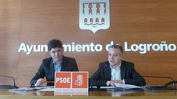Vicente Ruiz (iz.) y José Luis Díez Cámara en la comparecencia de prensa sobre tráfico. 