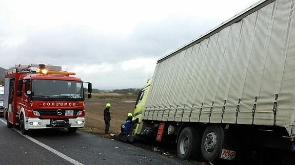 Un hombre de 55 años fallece en la N-232 en Arrúbal