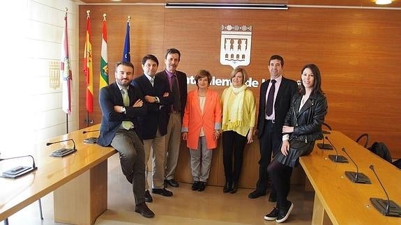 Participantes en la edición del libro de aprovechamiento en la cocina. 