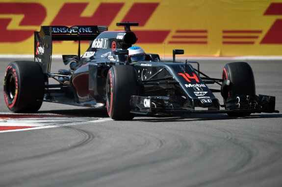 Fernando Alonso rueda  en el circuito de Sochi.  