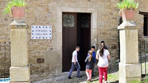 San Román avanza en la lucha por su escuela