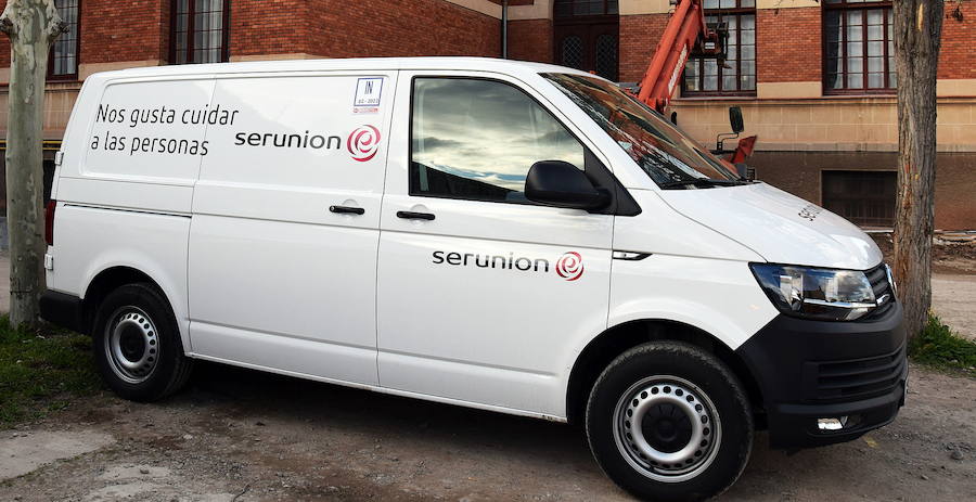 Furgoneta de reparto de Serunión. 