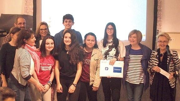 Los premiados en el concurso escolar 'Clase y familia sin humo'. 