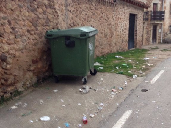 Canales,  y los restos  de la basura