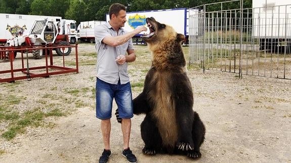 «O hago circo sin  animales o sigo con ellos y me muero de hambre»