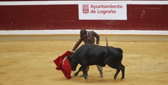 Javier Marín, en su exhibición de toreo. :: justo rodríguez

