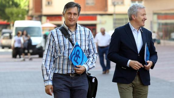 Pérez y Del Río hacen campaña en la calle. 