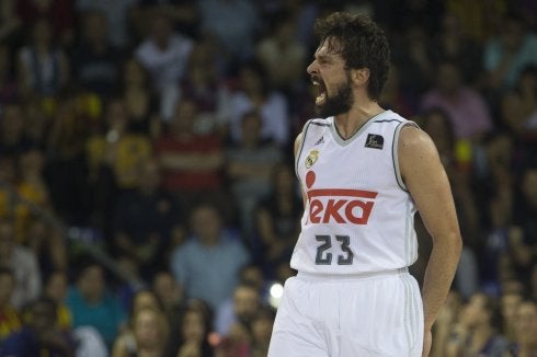 Llull celebra una de sus canastas ayer en el Palau. :: efe