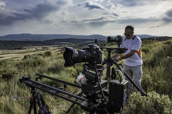 Preparación de las cámaras que rodaron la película que hoy se proyecta en Calahorra. :: L.R.