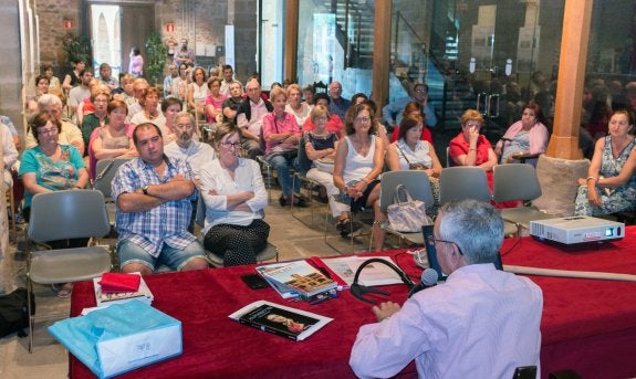 Un momento del acto, en el salón de usos múltiples. :: albo