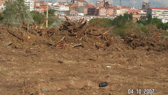 Imagen de Ecologistas en Acción que pone de relieve la destrucción del paisaje natural. 