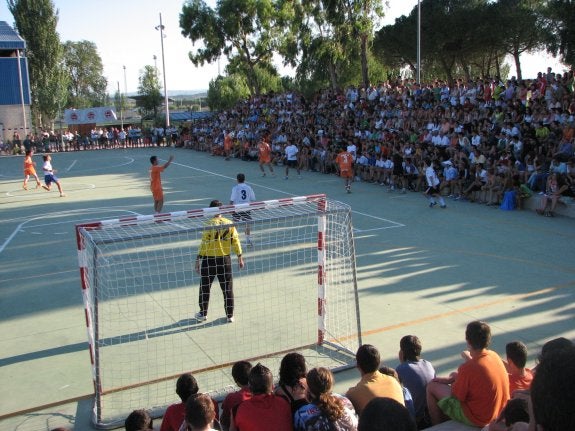 Imagen de uno de los partidos del torneo. :: e.p.