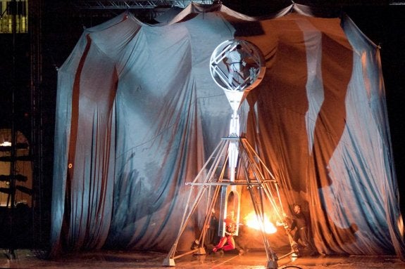 Un momento del actual montaje de 'El amor brujo' de La Fura dels Baus. :: l.r.
