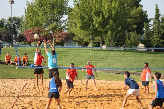 El XII torneo de voleyplaya es el eje del fin de semana.