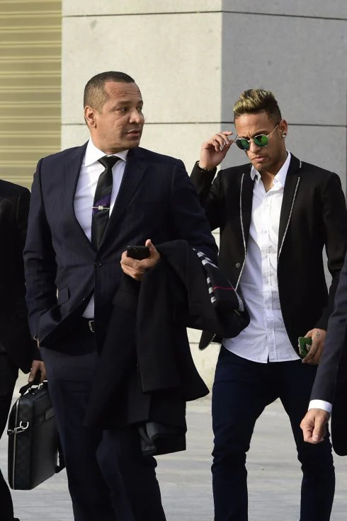 Neymar y su padre acuden a la Audiencia Nacional en Madrid. :: AFP