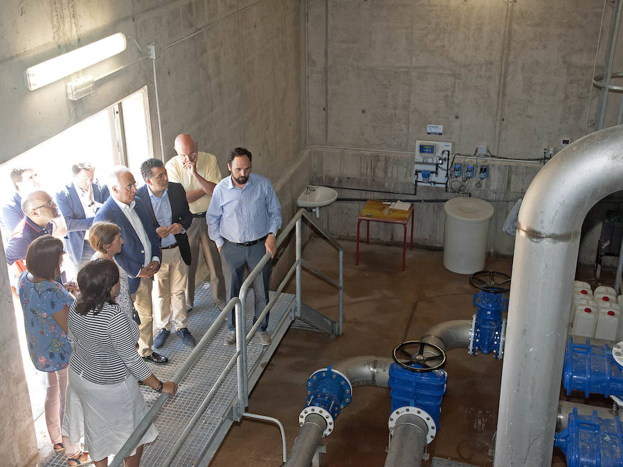 Visita de Ceniceros al nuevo depósito de agua de Navarrete. 