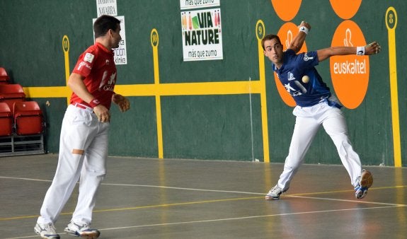 David Merino, campeón ayer en Villar de Torre, lució su diestra ante su hermano y estuvo bien acompañado por Joseba Ezkurdia. ::