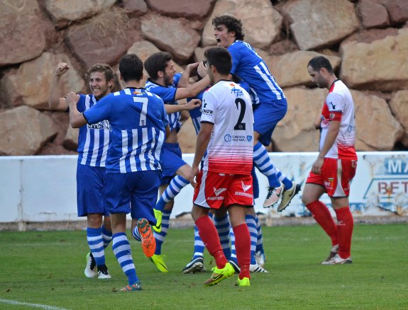 El Náxara venció en su último partido al Varea en La Salera. :: s. m.
