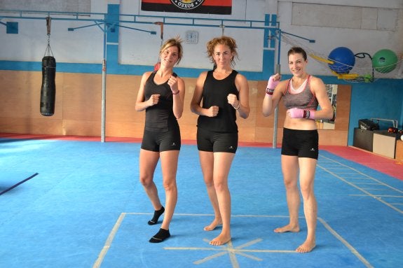 Alicia, Susana y Valvanera, en el gimnasio donde se preparan.